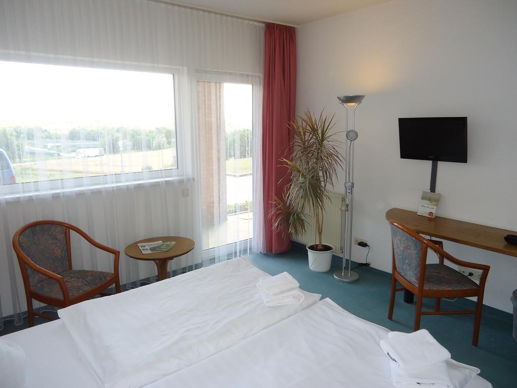 GreenLine Hotel Hellfeld Neubrandenburg Zimmer foto
